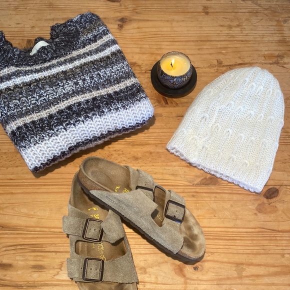 🎉 STARING AT STARS WHITE FLUFFY KNIT CAP‼️ - Picture 9 of 9